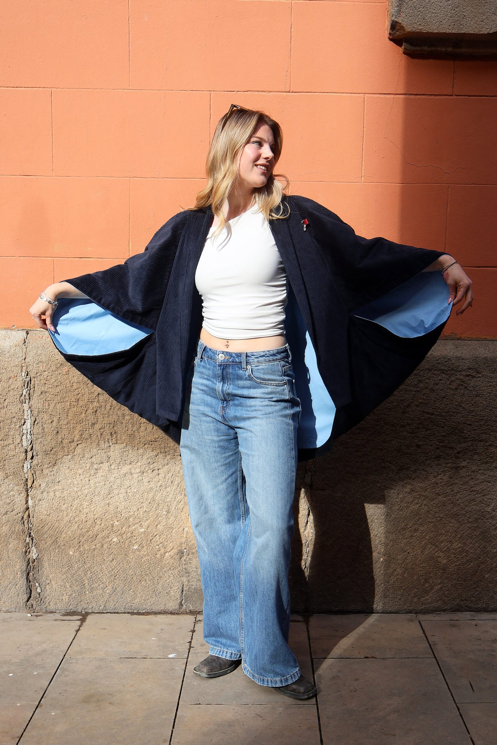 Frente Capa larga pana de algodón Morgan color azul.