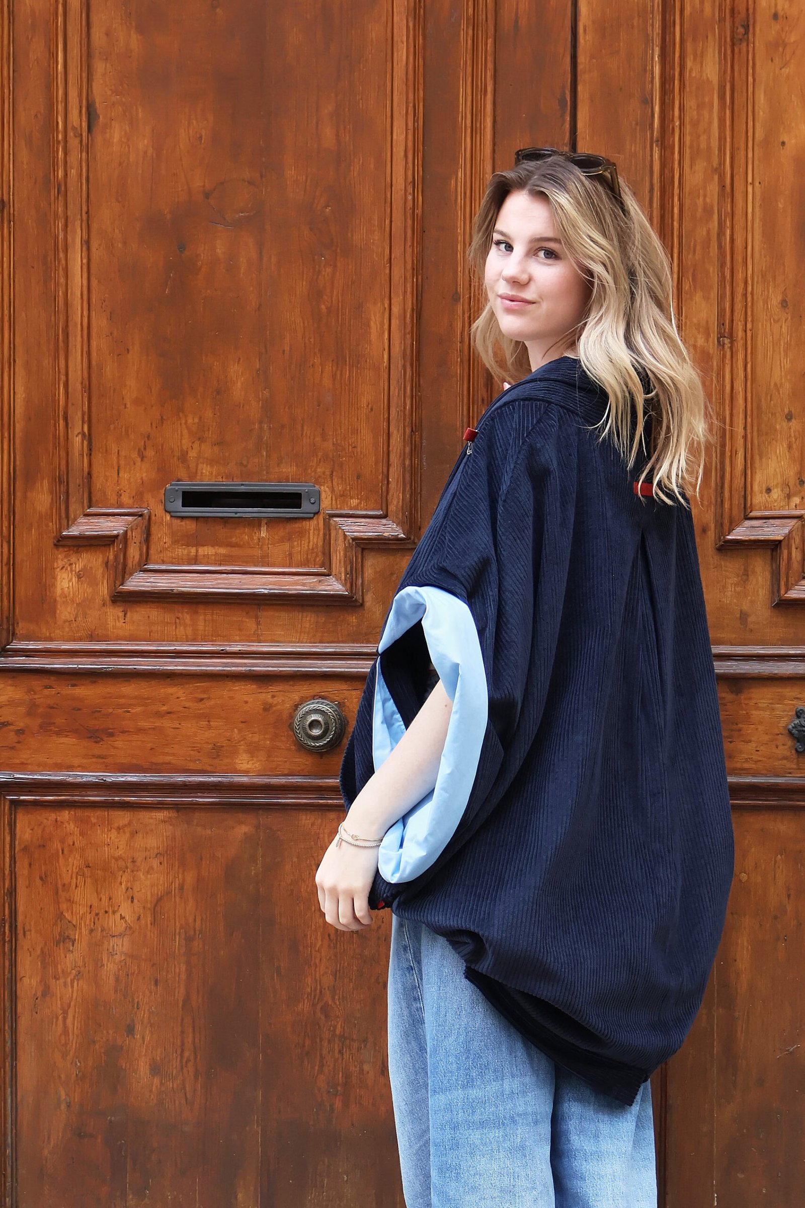 Lateral capa larga pana de algodón Morgan color azul.