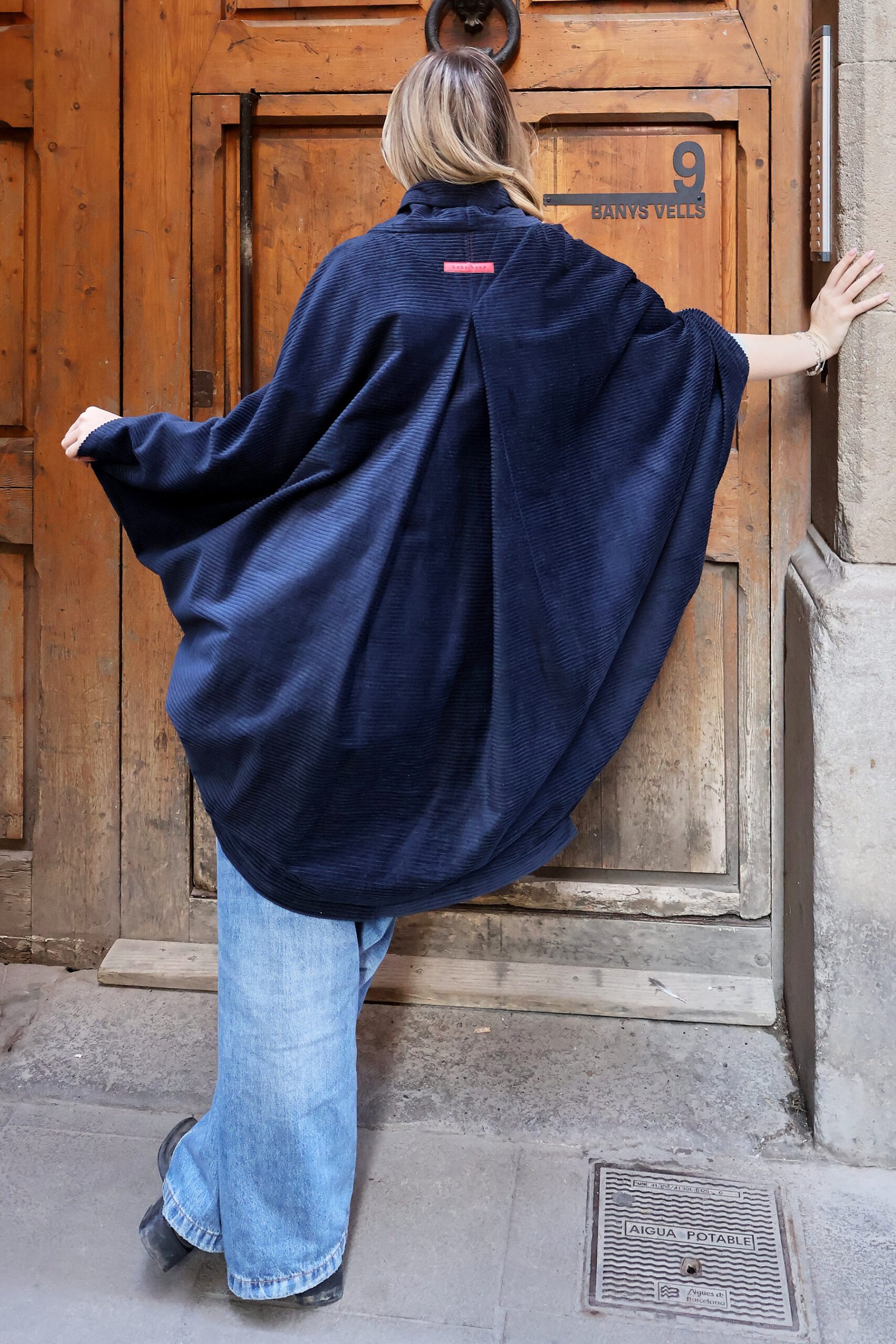 Espalda con tabla encontrada capa de pana oversize