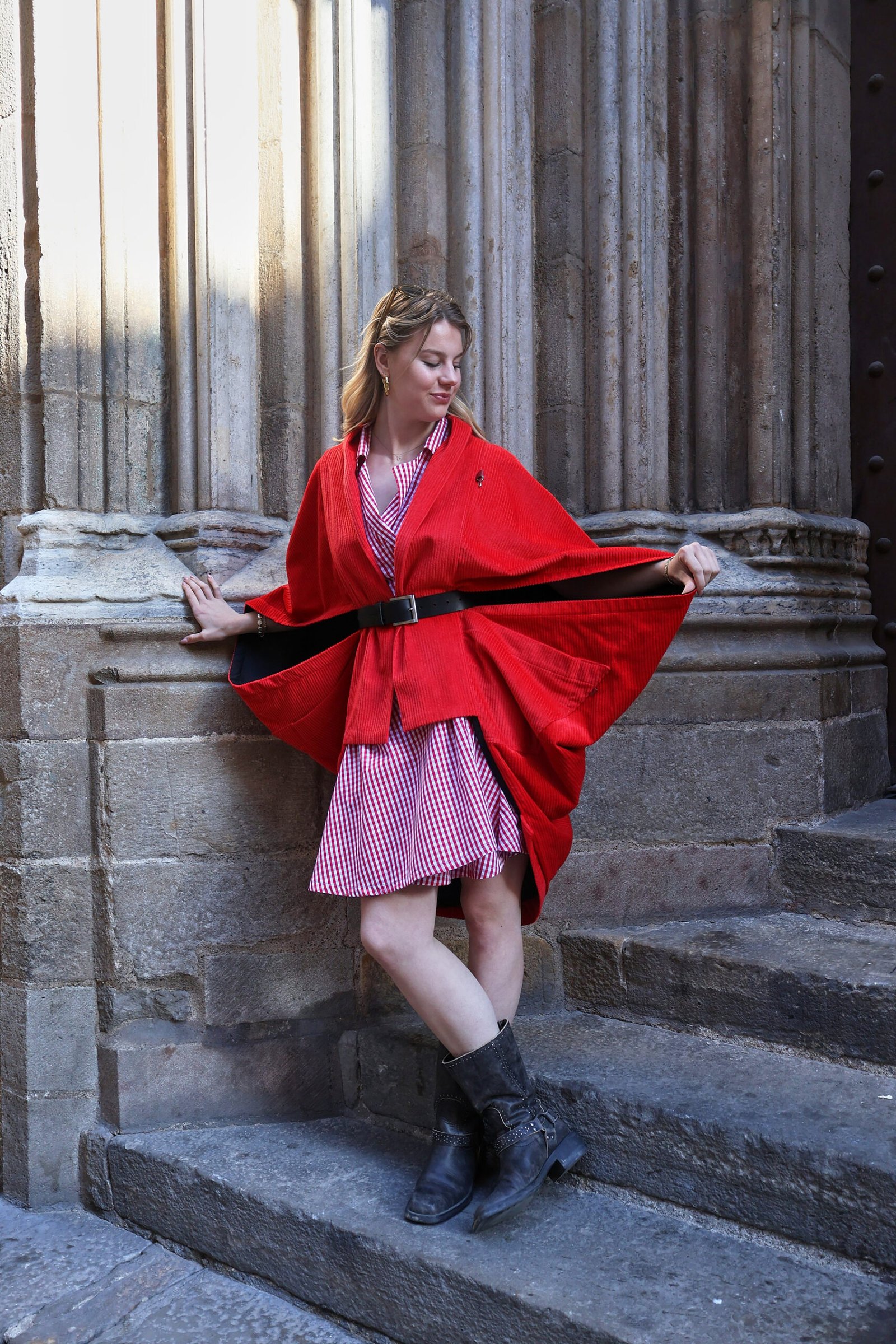 Frente Capa larga pana de algodón Morgan color rojo.