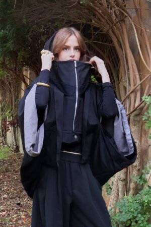 CAPA LARGA MORGAN: Algodón Negro y Diseño Oversize